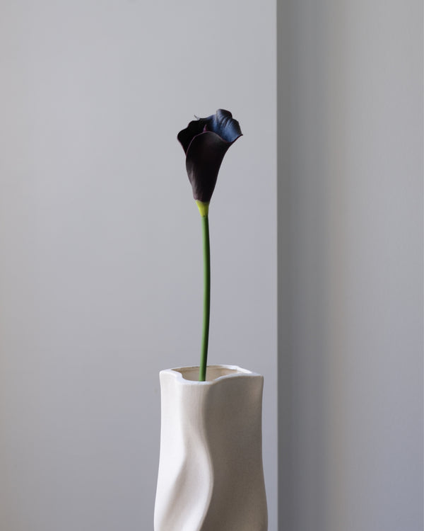 Kunstig sort calla lilje fra Bloomgaard