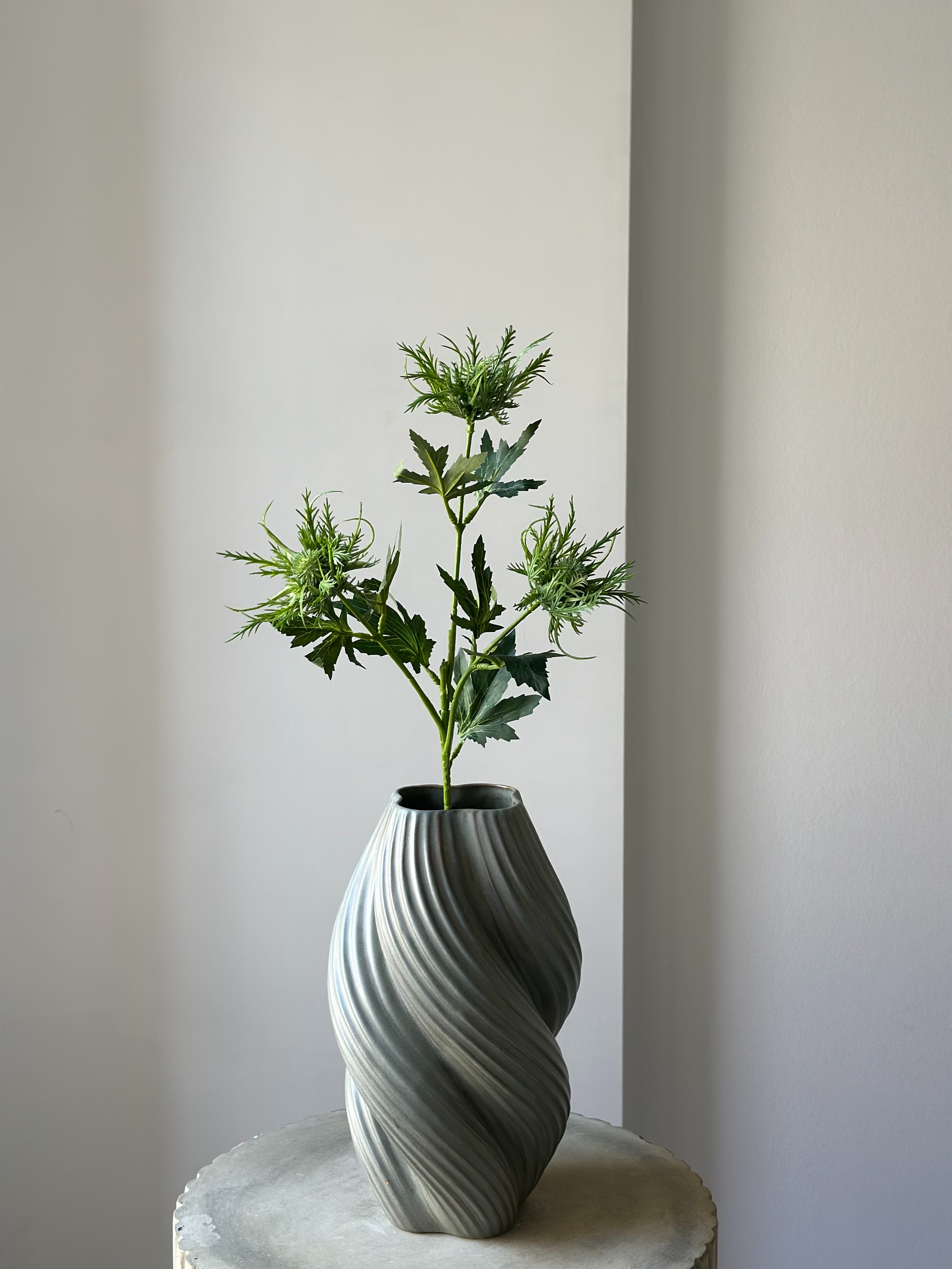 Kunstig grøn mandstro (eryngium) stilk fra Bloomgaard