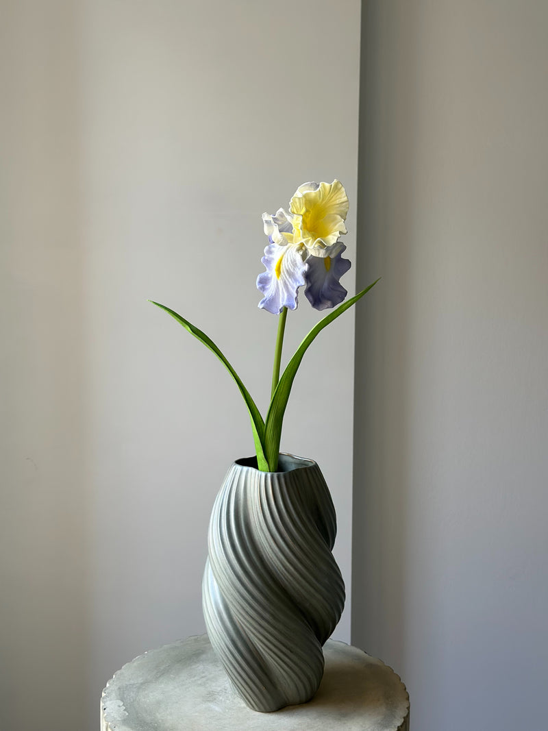 Kunstig blå og gul iris stilk fra Bloomgaard