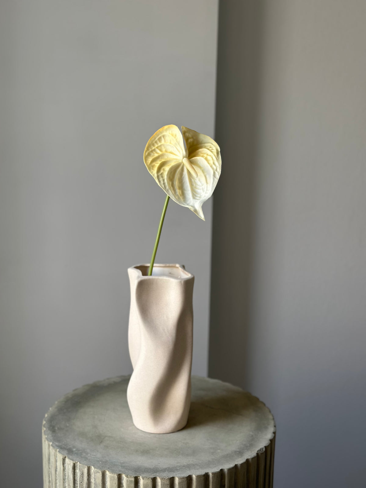 Kunstig gul anthurium fra Bloomgaard