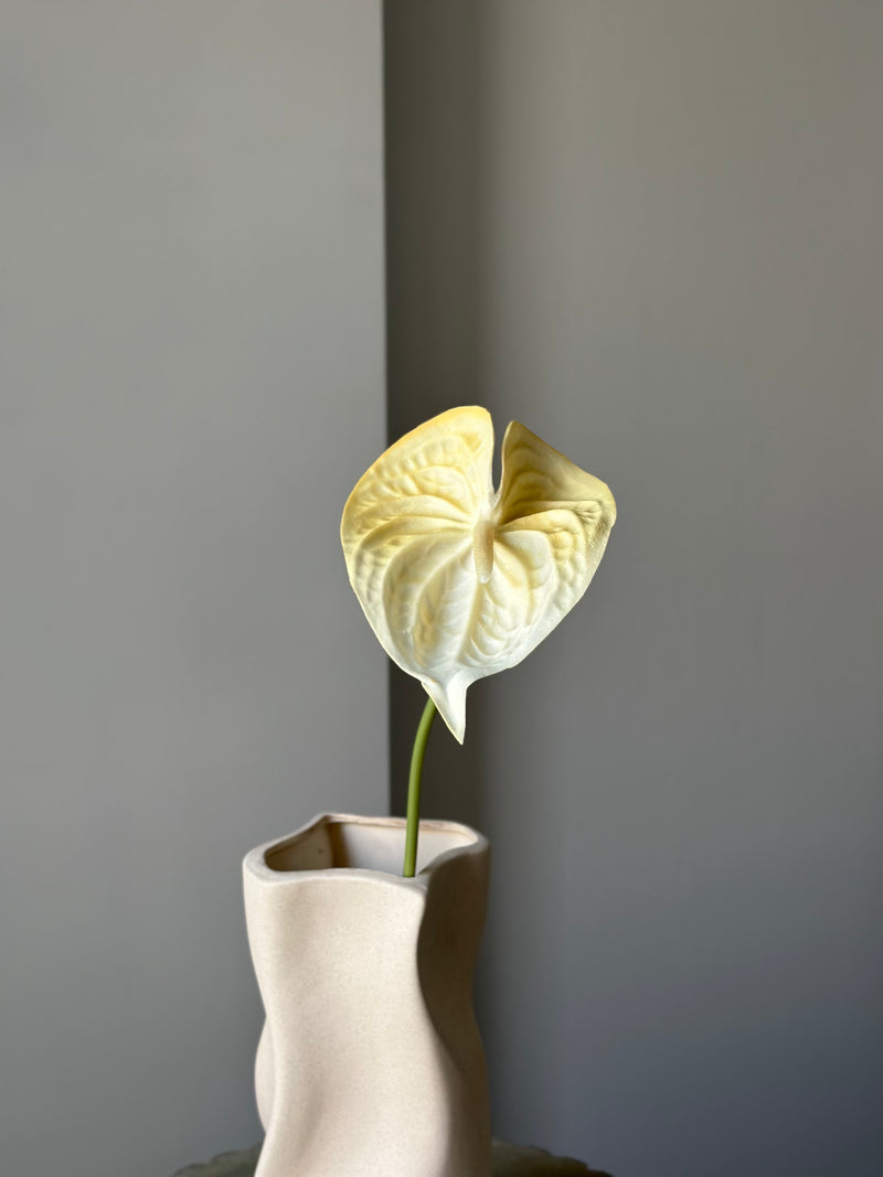 Kunstig gul anthurium fra Bloomgaard