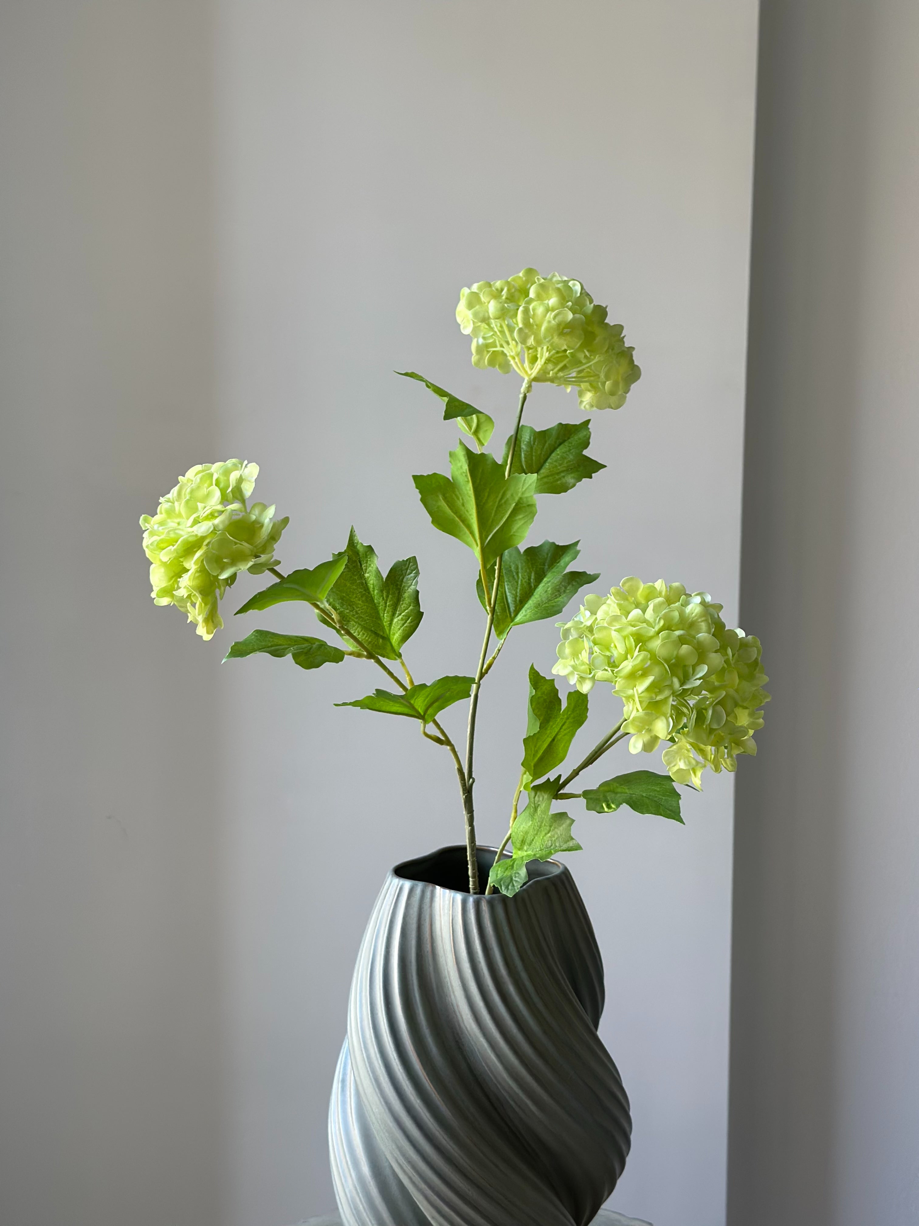 Kunstig grøn snebolle (viburnum) stilk fra Bloomgaard