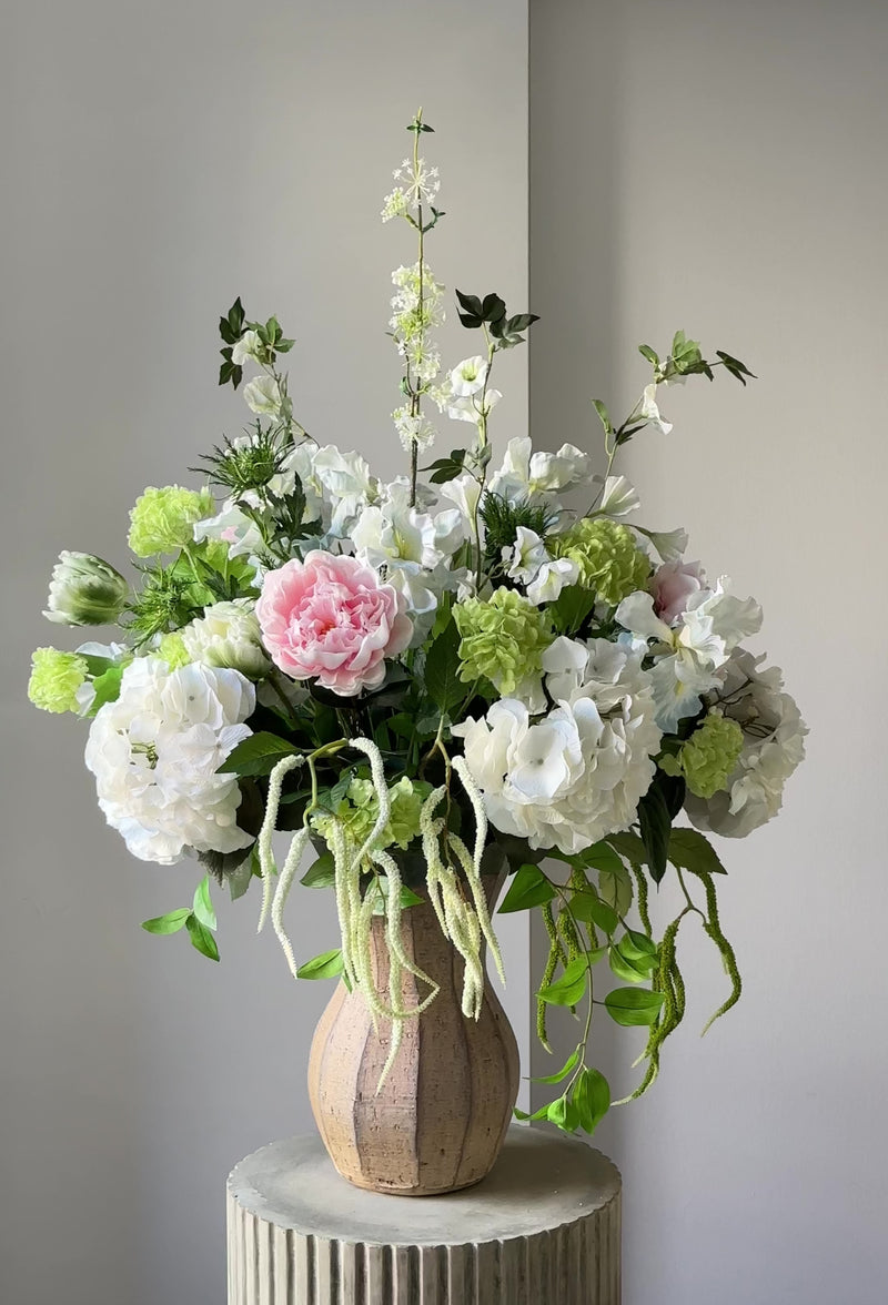 Kunstig blomsterbuket Peony Court i lyserød, hvid og grøn fra Bloomgaard