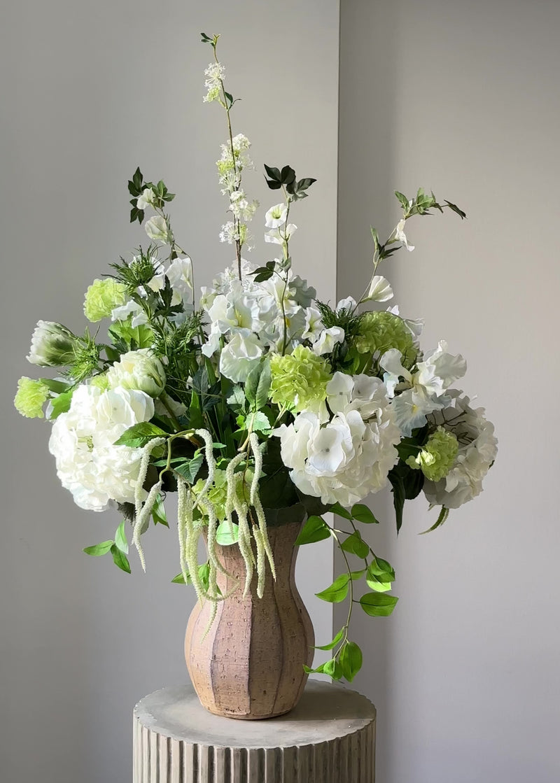 Kunstig blomsterbuket White Portico i hvid og grøn fra Bloomgaard